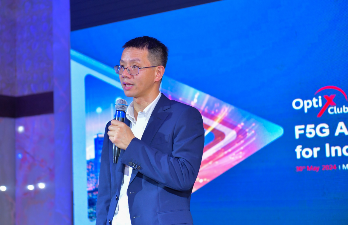 Kevin Liu, Vice President of Enterprise Optical Domain Optical Business Product Line, delivering a speech